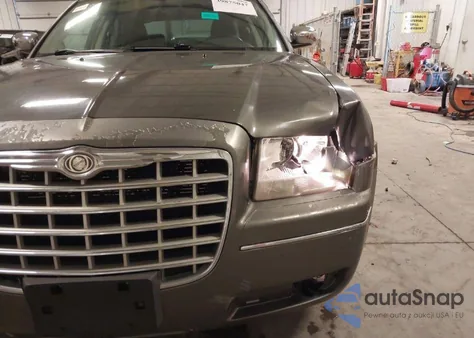 2010 Chrysler 300 Touring/Signature Series/Executive Series из США, поврежденный, VIN 2C3CA5CV8AH241711